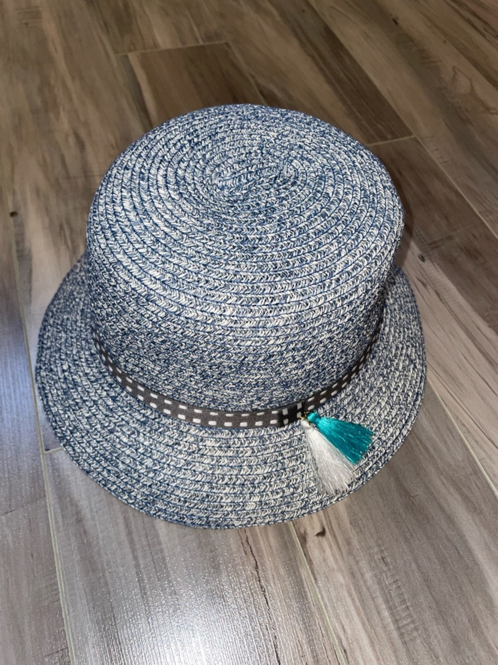 MINISO Bucket Hat - Picture 4 of 4
